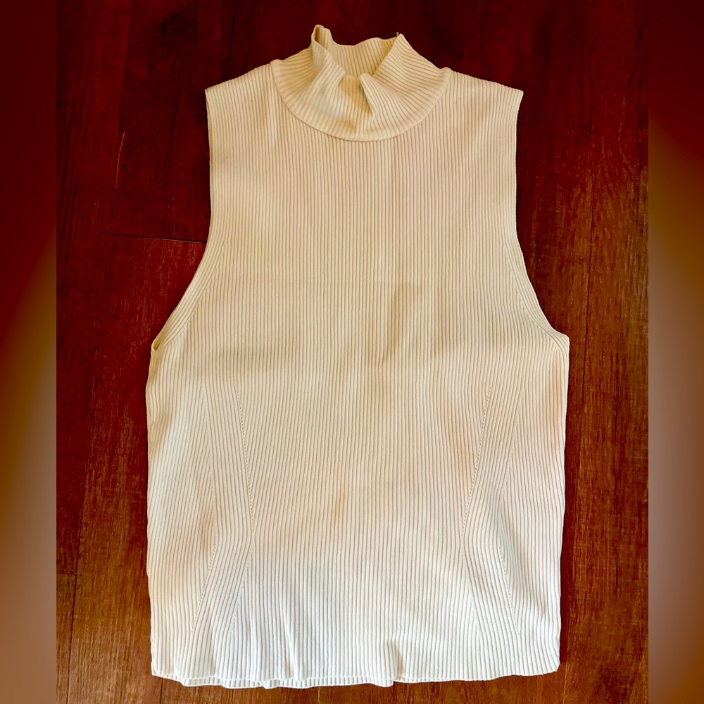 White turtleneck shortsleeve